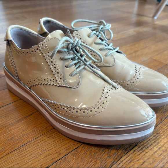 Elegant Tan Women's Brogues - Picture 3 of 10
